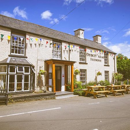Готель The Dudley Arms Llandrillo Екстер'єр фото