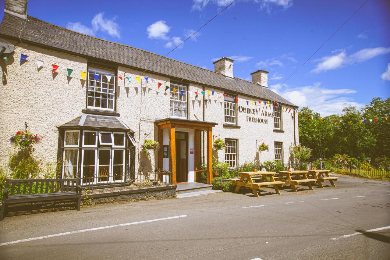 Готель The Dudley Arms Llandrillo Екстер'єр фото
