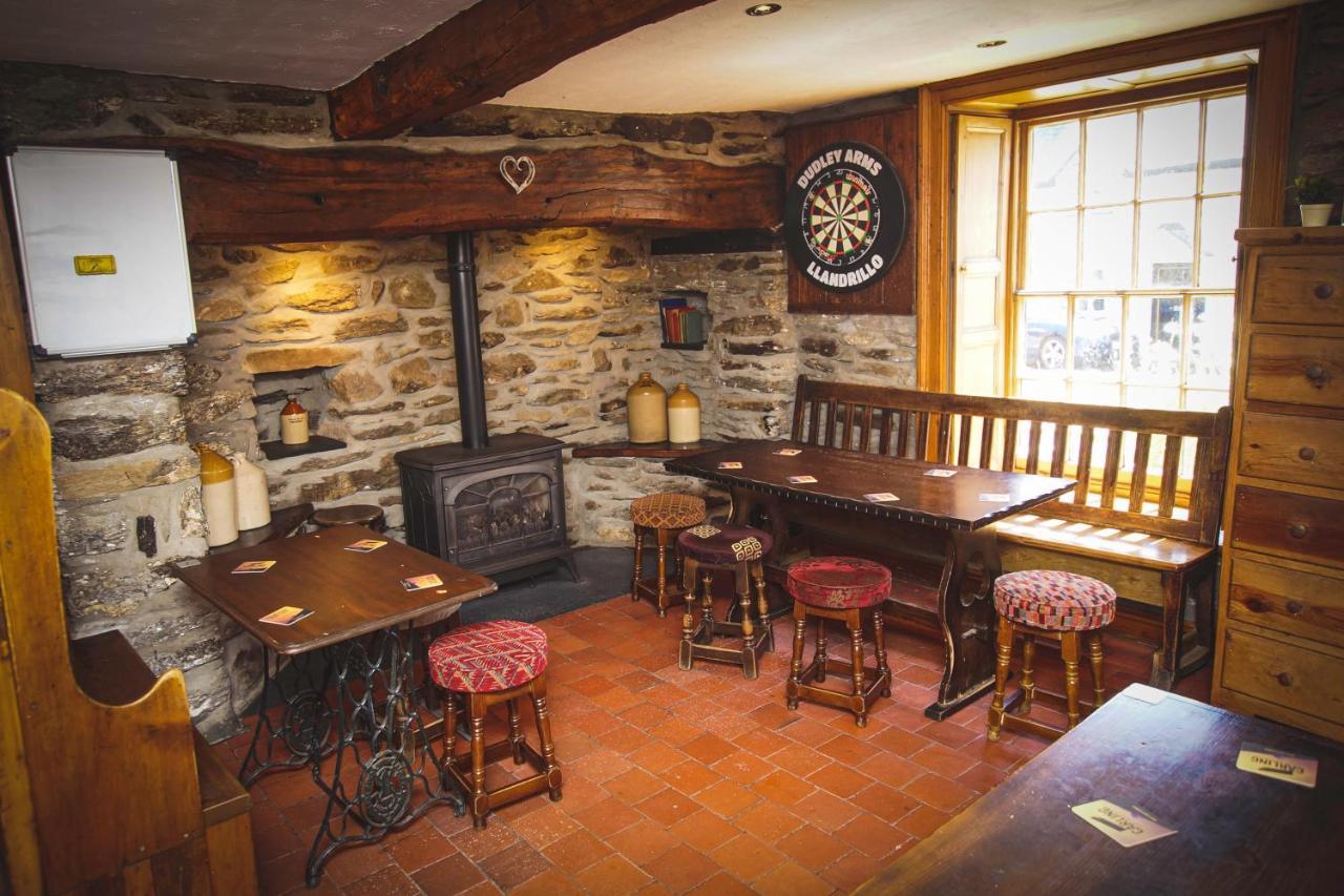 Готель The Dudley Arms Llandrillo Екстер'єр фото